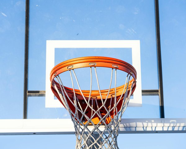 Hoe kun je basketbalstrategieën gebruiken in andere sporten?